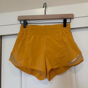 Lululemon Hotty Hot Shorts High Rise 2.5 In - Size 6 - Clementine